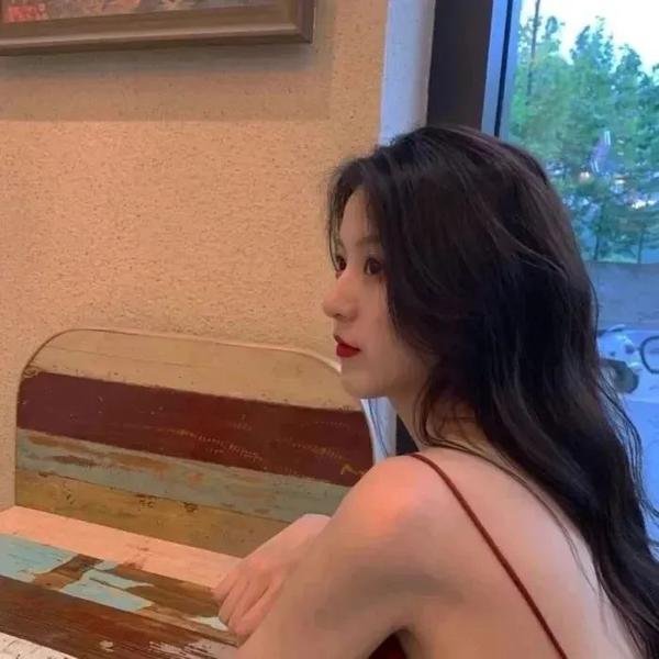 府上娶了个锦鲤新娘